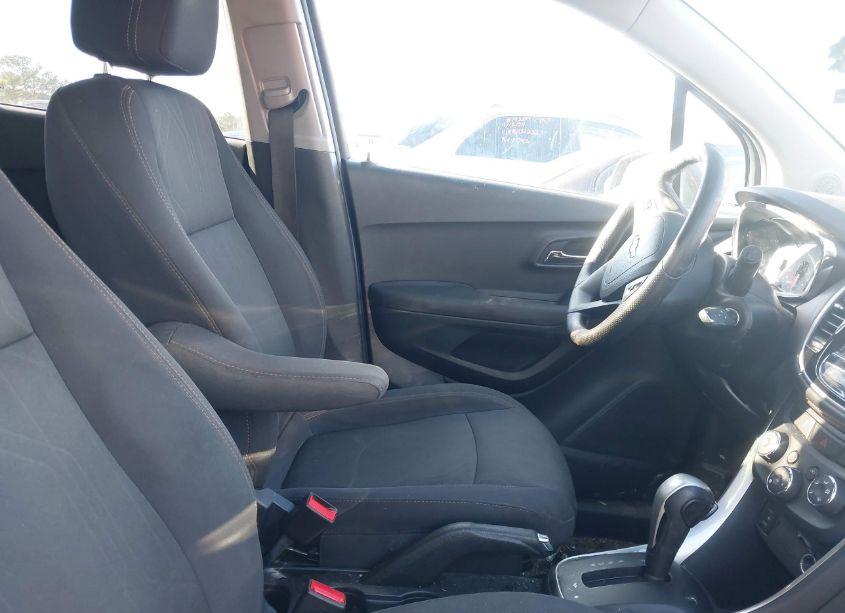 Photo 5 of 2017 Chevrolet Trax LT (VIN 3GNCJLSBXHL280963)