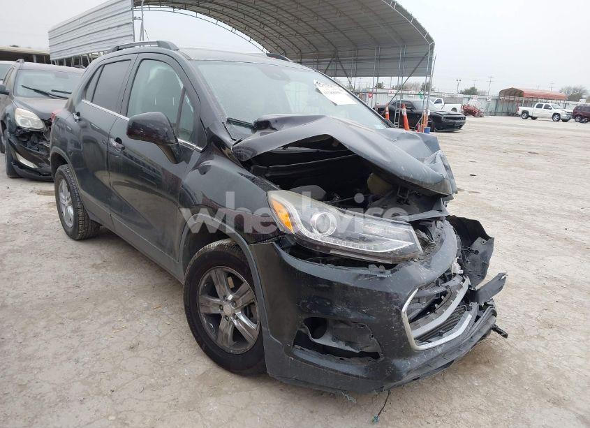 2018 Chevrolet Trax LT (VIN 3GNCJLSBXJL183879) main photo