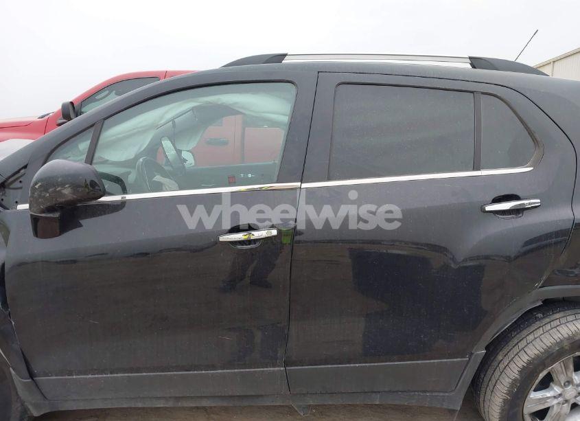 Photo 14 of 2018 Chevrolet Trax LT (VIN 3GNCJLSBXJL183879)