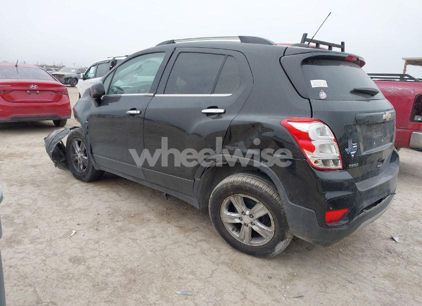 Photo 3 of 2018 Chevrolet Trax LT (VIN 3GNCJLSBXJL183879)