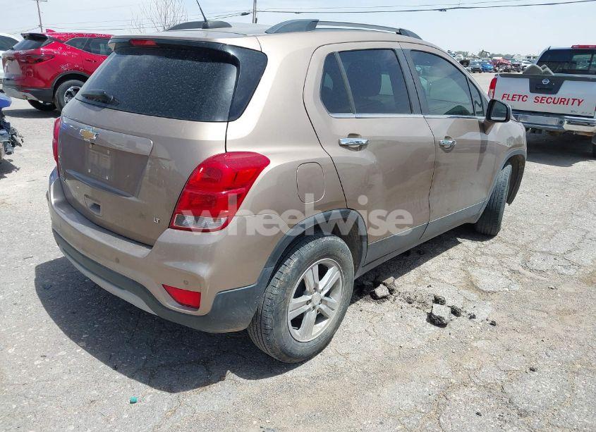 Photo 4 of 2018 Chevrolet Trax LT (VIN 3GNCJLSBXJL198818)