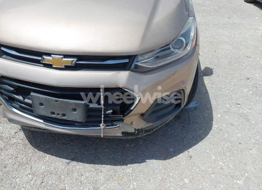 Photo 6 of 2018 Chevrolet Trax LT (VIN 3GNCJLSBXJL198818)