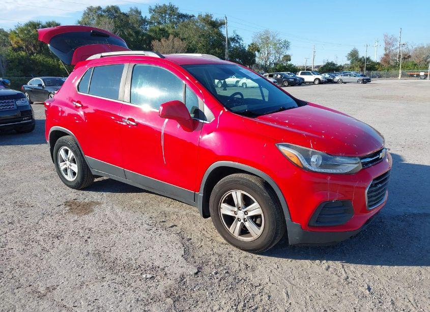 2018 Chevrolet Trax LT (VIN 3GNCJLSBXJL263800) main photo
