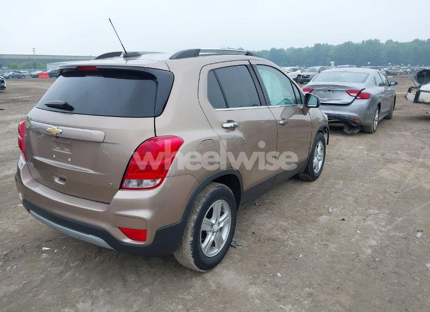 Photo 4 of 2018 Chevrolet Trax LT (VIN 3GNCJLSBXJL278152)