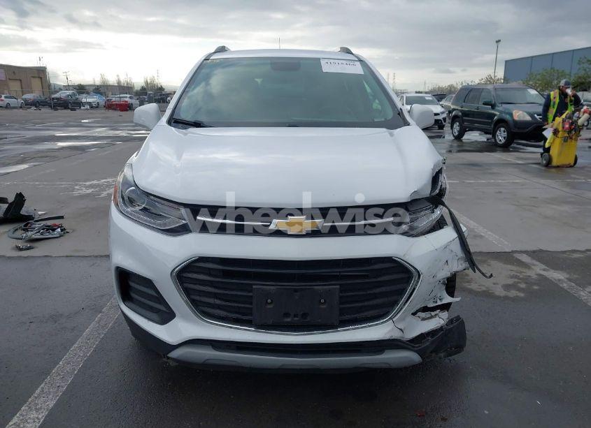 Photo 13 of 2018 Chevrolet Trax LT (VIN 3GNCJLSBXJL383712)