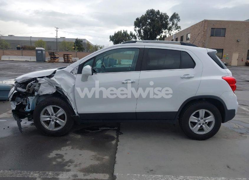 Photo 15 of 2018 Chevrolet Trax LT (VIN 3GNCJLSBXJL383712)
