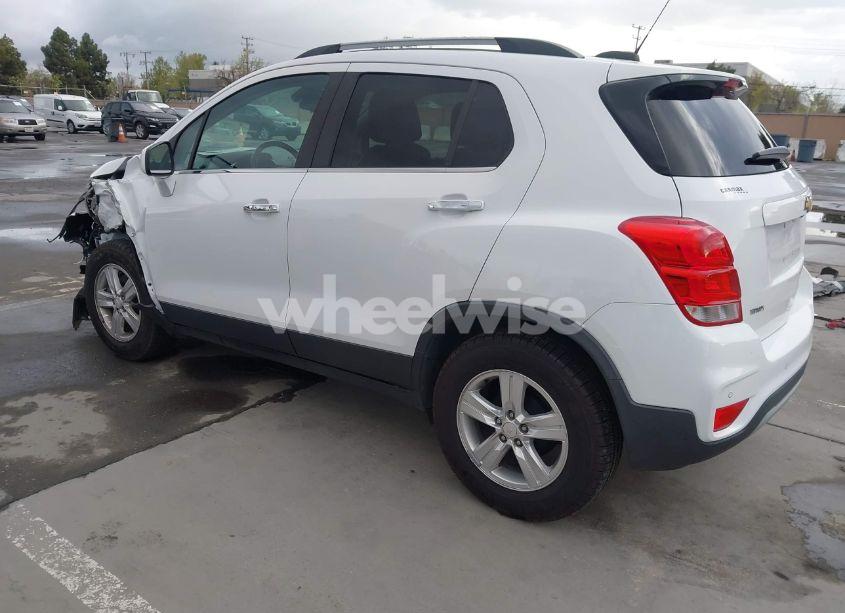 Photo 3 of 2018 Chevrolet Trax LT (VIN 3GNCJLSBXJL383712)