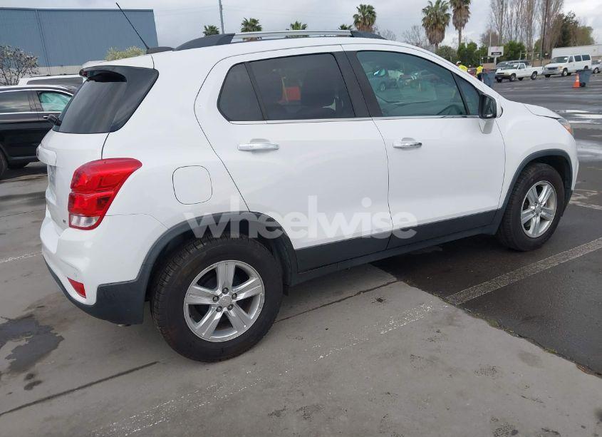 Photo 4 of 2018 Chevrolet Trax LT (VIN 3GNCJLSBXJL383712)