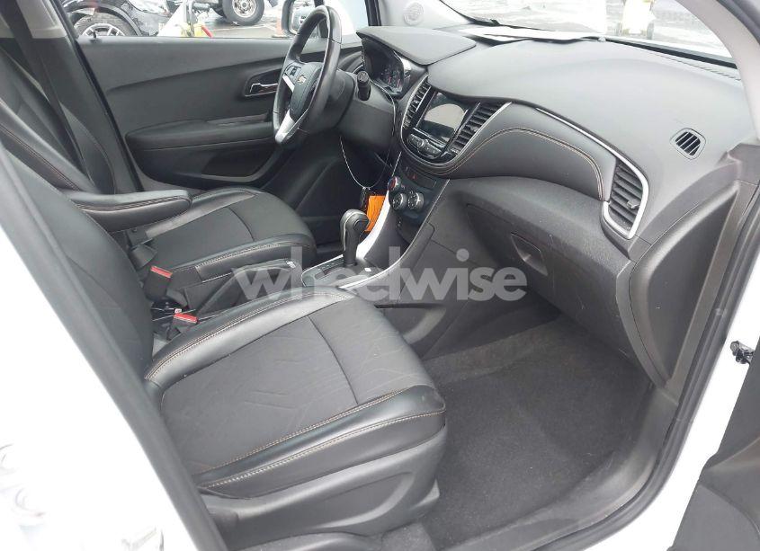 Photo 5 of 2018 Chevrolet Trax LT (VIN 3GNCJLSBXJL383712)