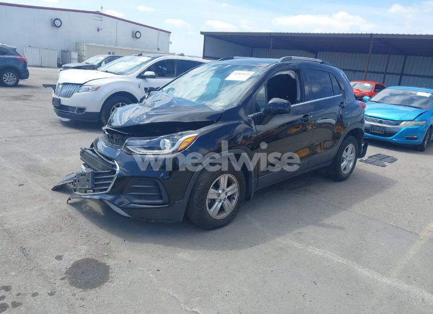 Photo 2 of 2019 Chevrolet Trax LT (VIN 3GNCJLSBXKL189960)