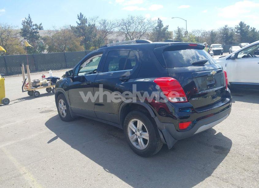 Photo 3 of 2019 Chevrolet Trax LT (VIN 3GNCJLSBXKL189960)