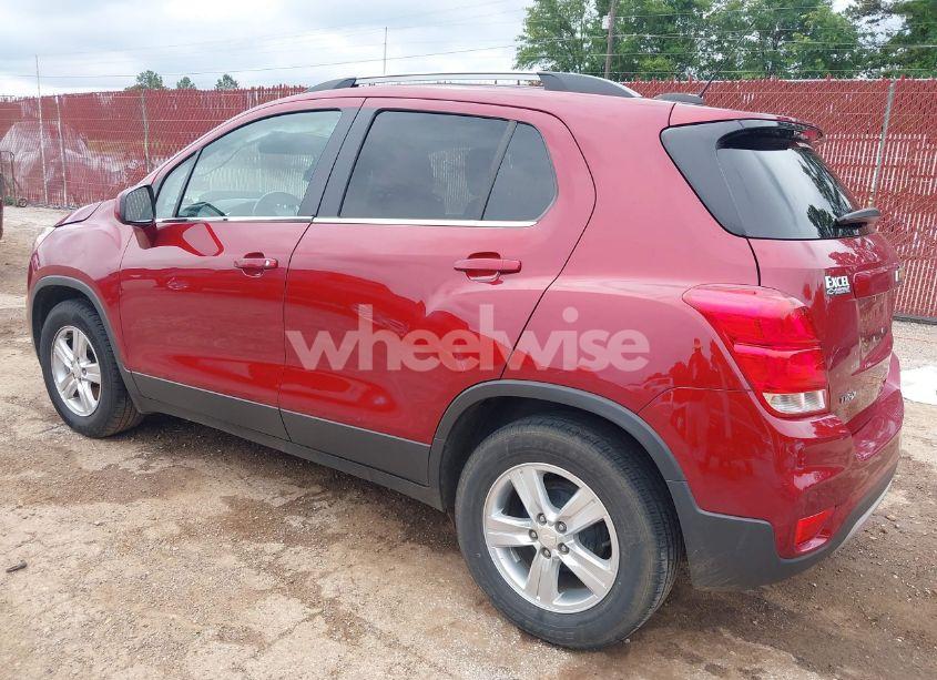 Photo 3 of 2019 Chevrolet Trax LT (VIN 3GNCJLSBXKL207325)