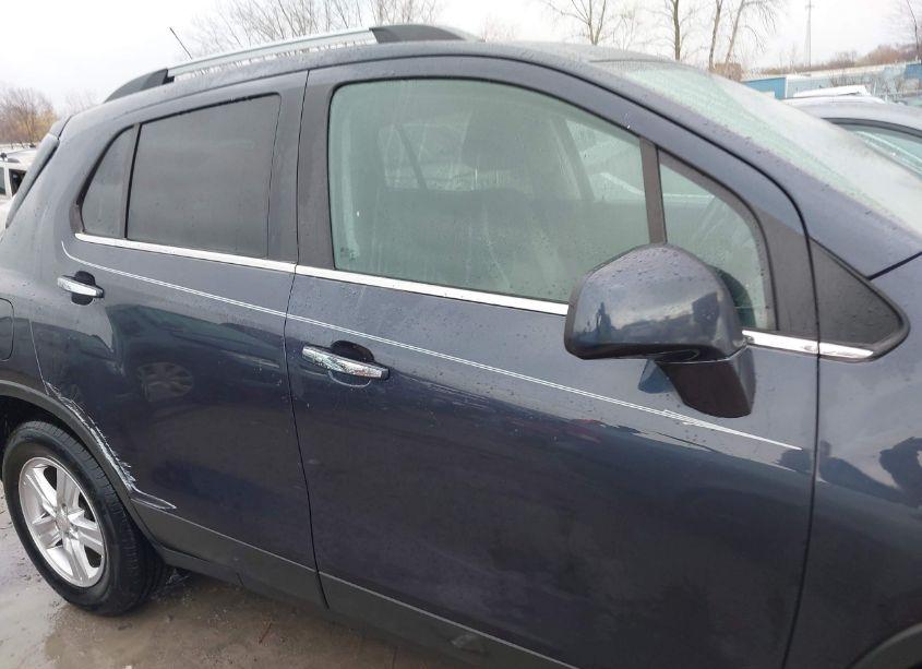 Photo 13 of 2019 Chevrolet Trax LT (VIN 3GNCJLSBXKL324094)