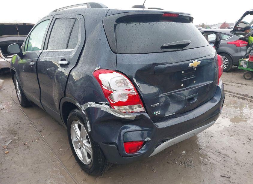 Photo 3 of 2019 Chevrolet Trax LT (VIN 3GNCJLSBXKL324094)
