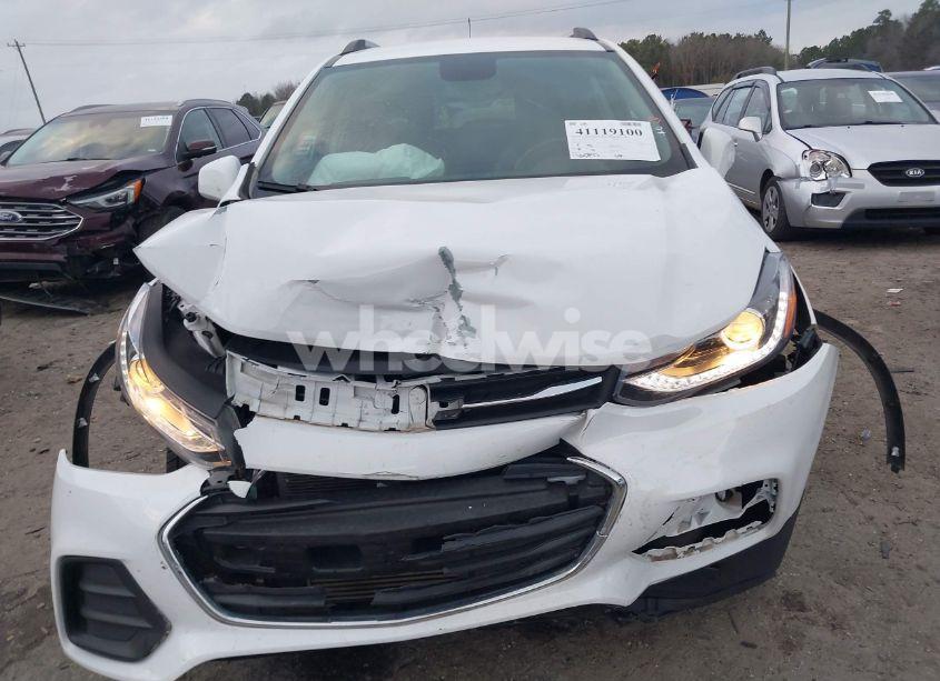 Photo 13 of 2019 Chevrolet Trax LT (VIN 3GNCJLSBXKL395800)