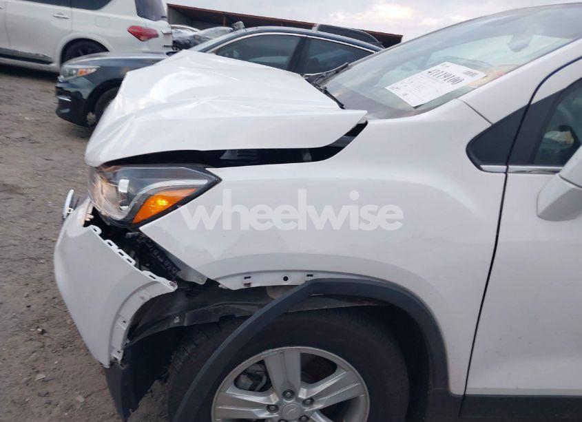 Photo 18 of 2019 Chevrolet Trax LT (VIN 3GNCJLSBXKL395800)