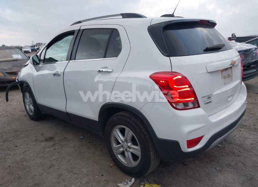 Photo 3 of 2019 Chevrolet Trax LT (VIN 3GNCJLSBXKL395800)