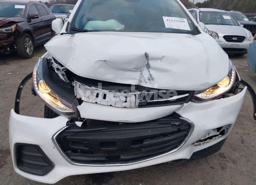 Photo 6 of 2019 Chevrolet Trax LT (VIN 3GNCJLSBXKL395800)