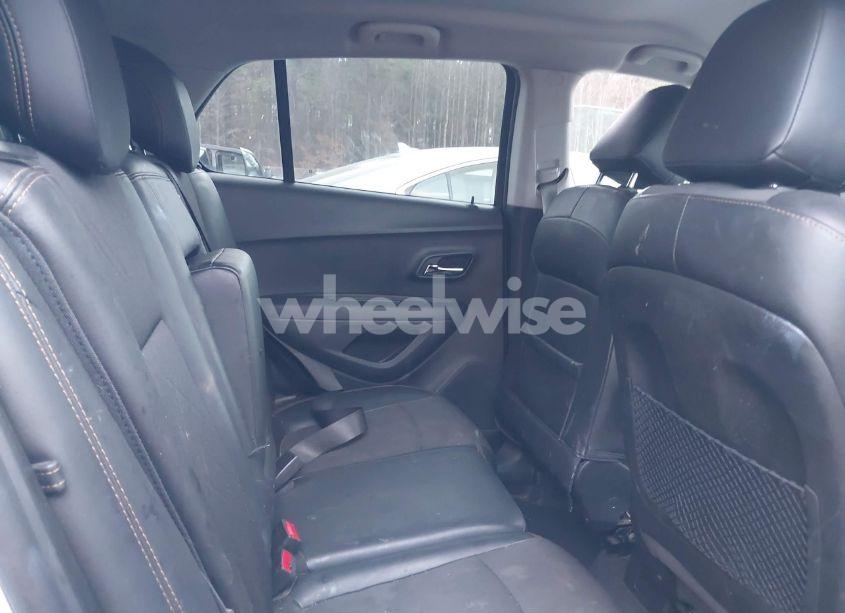 Photo 8 of 2019 Chevrolet Trax LT (VIN 3GNCJLSBXKL395800)