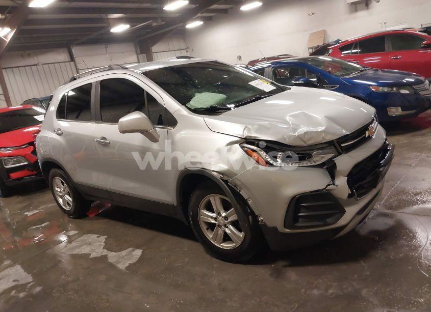 2019 Chevrolet Trax LT (VIN 3GNCJLSBXKL402146) main photo