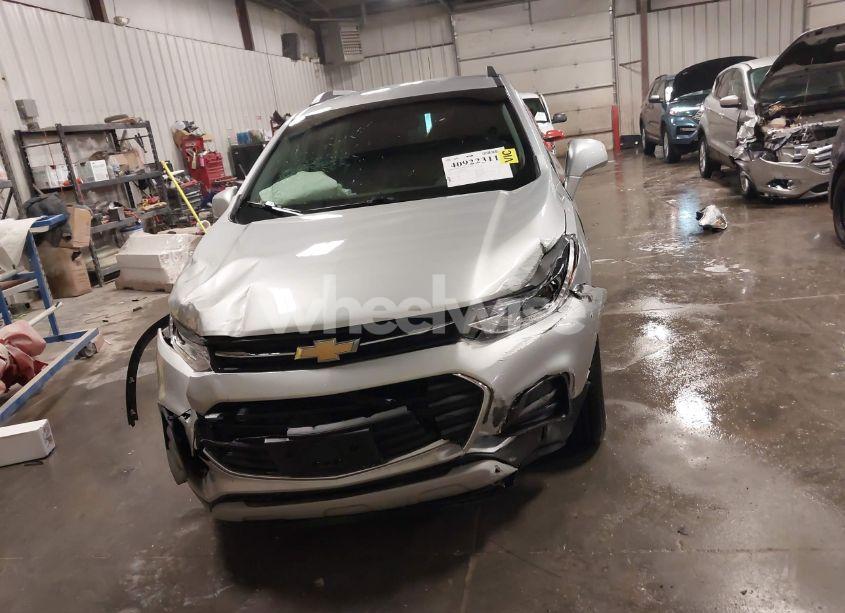 Photo 12 of 2019 Chevrolet Trax LT (VIN 3GNCJLSBXKL402146)