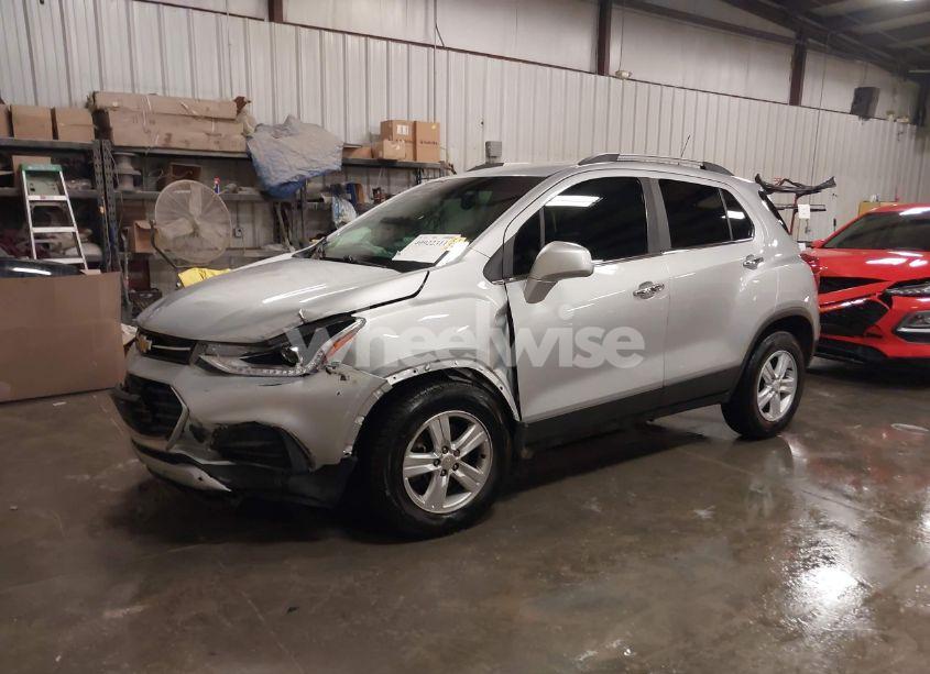 Photo 2 of 2019 Chevrolet Trax LT (VIN 3GNCJLSBXKL402146)