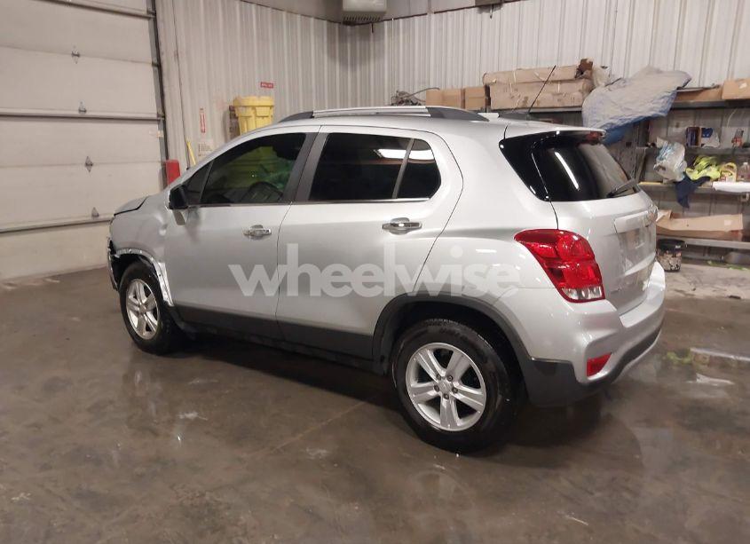 Photo 3 of 2019 Chevrolet Trax LT (VIN 3GNCJLSBXKL402146)
