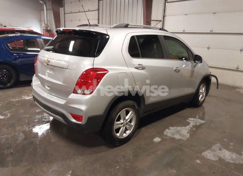 Photo 4 of 2019 Chevrolet Trax LT (VIN 3GNCJLSBXKL402146)