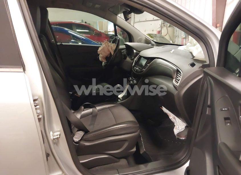 Photo 5 of 2019 Chevrolet Trax LT (VIN 3GNCJLSBXKL402146)