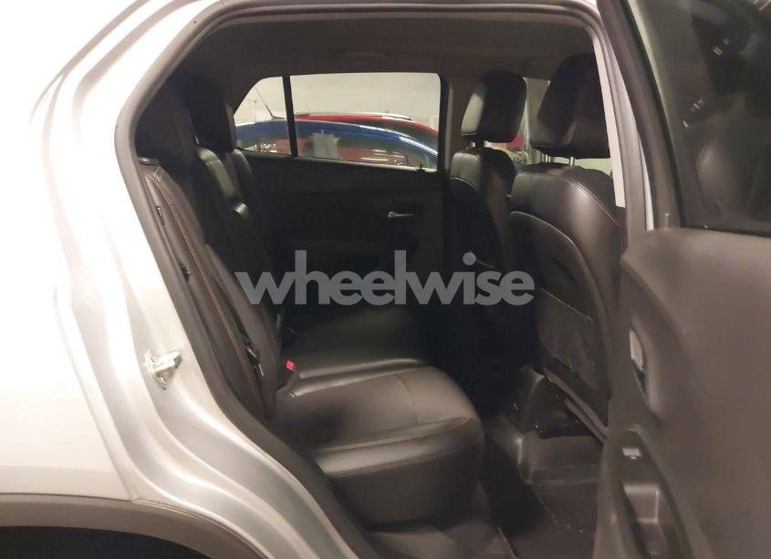 Photo 8 of 2019 Chevrolet Trax LT (VIN 3GNCJLSBXKL402146)