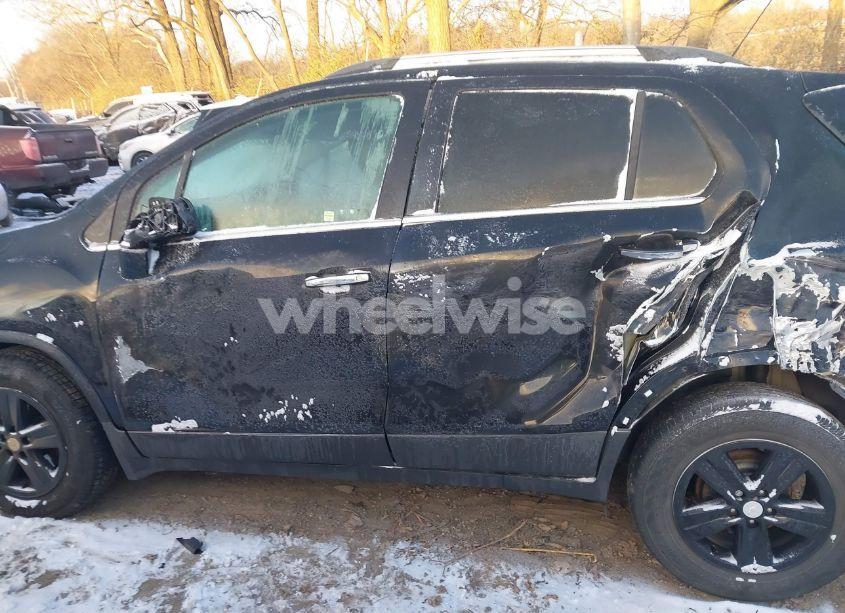 Photo 14 of 2019 Chevrolet Trax LT (VIN 3GNCJLSBXKL402504)