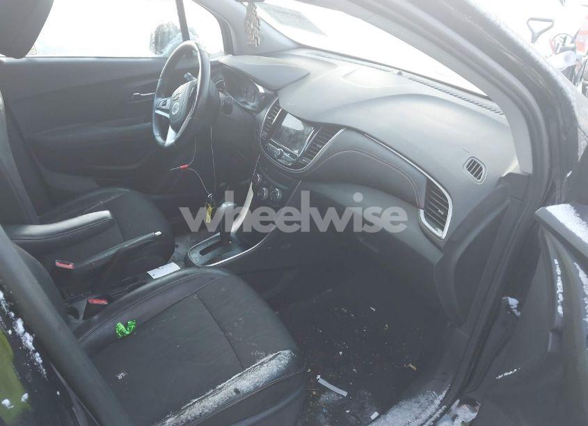 Photo 5 of 2019 Chevrolet Trax LT (VIN 3GNCJLSBXKL402504)