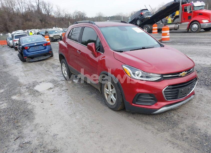 2020 Chevrolet Trax FWD LT (VIN 3GNCJLSBXLL250791) main photo
