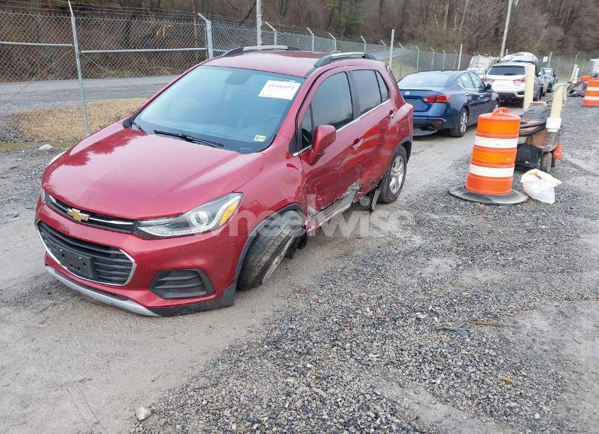 Photo 2 of 2020 Chevrolet Trax FWD LT (VIN 3GNCJLSBXLL250791)