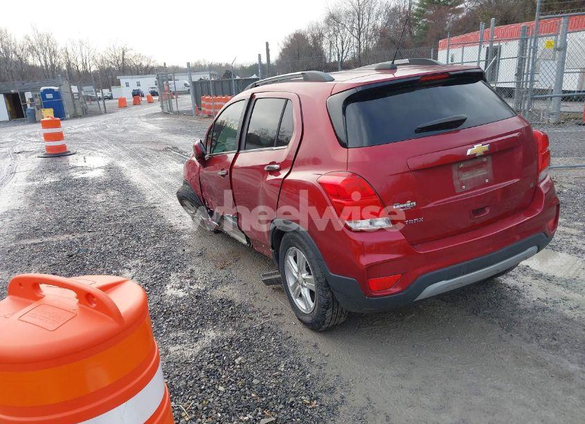 Photo 3 of 2020 Chevrolet Trax FWD LT (VIN 3GNCJLSBXLL250791)