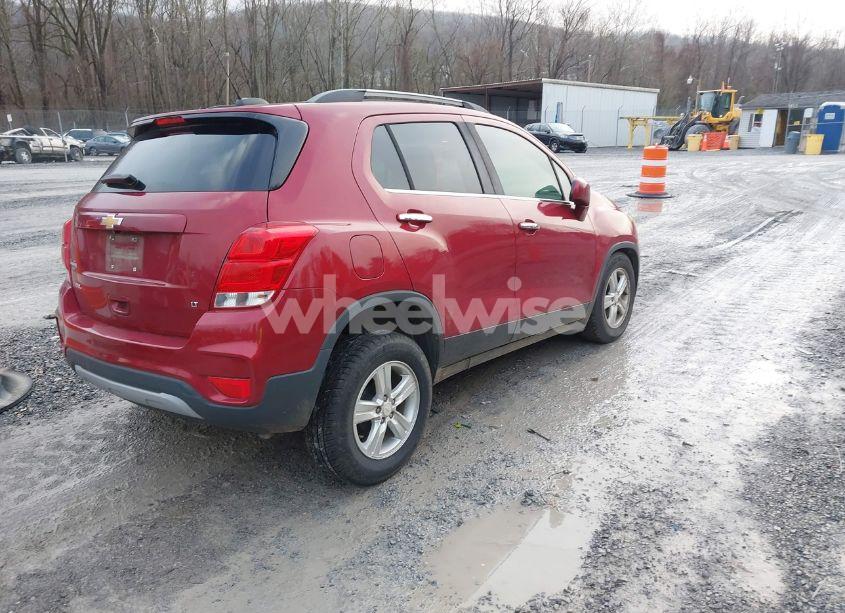 Photo 4 of 2020 Chevrolet Trax FWD LT (VIN 3GNCJLSBXLL250791)