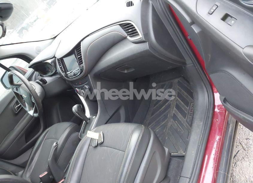 Photo 5 of 2020 Chevrolet Trax FWD LT (VIN 3GNCJLSBXLL250791)