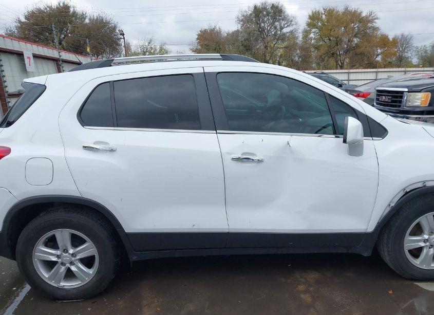 Photo 13 of 2020 Chevrolet Trax FWD LT (VIN 3GNCJLSBXLL326817)