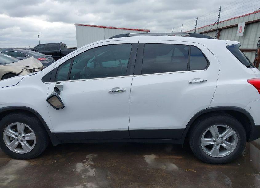 Photo 14 of 2020 Chevrolet Trax FWD LT (VIN 3GNCJLSBXLL326817)