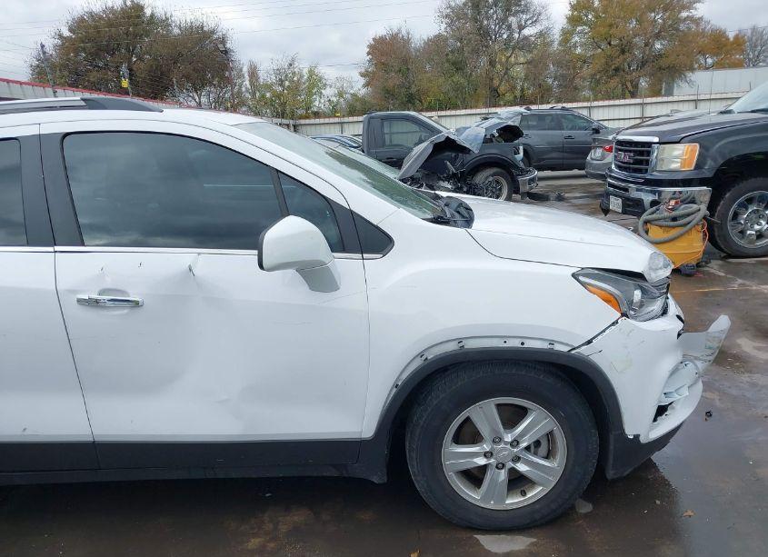 Photo 17 of 2020 Chevrolet Trax FWD LT (VIN 3GNCJLSBXLL326817)