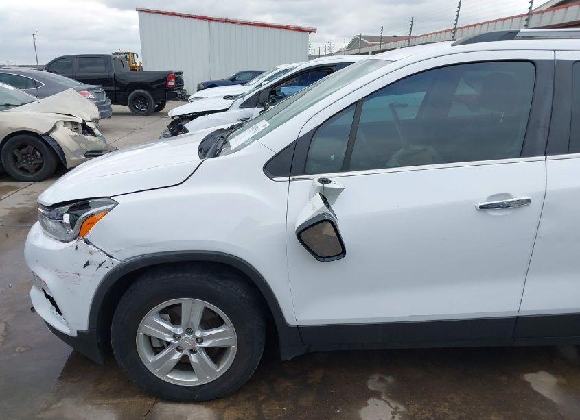 Photo 20 of 2020 Chevrolet Trax FWD LT (VIN 3GNCJLSBXLL326817)