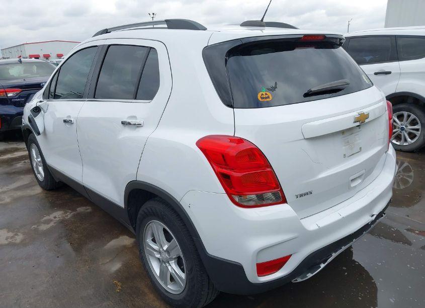 Photo 3 of 2020 Chevrolet Trax FWD LT (VIN 3GNCJLSBXLL326817)
