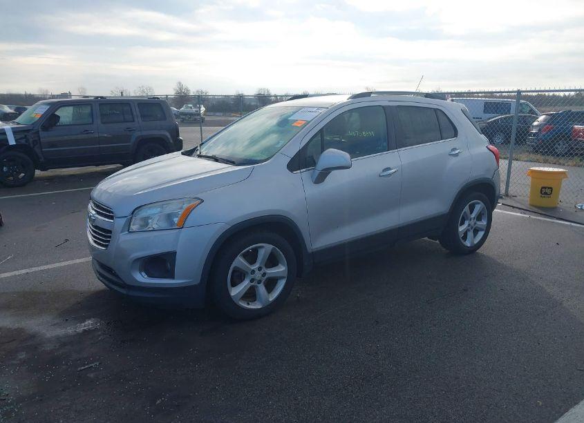 Photo 2 of 2016 Chevrolet Trax LTZ (VIN 3GNCJMSB0GL165163)