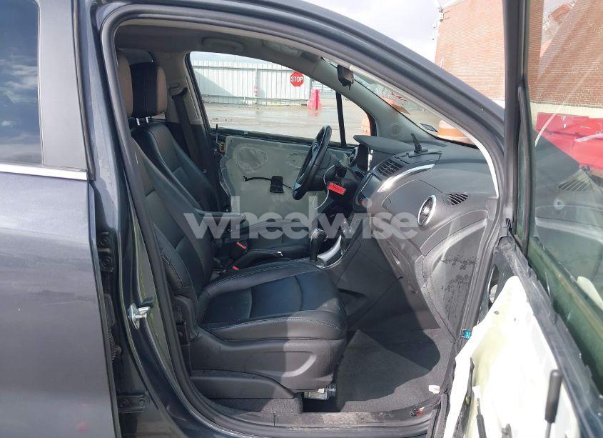 Photo 5 of 2016 Chevrolet Trax LTZ (VIN 3GNCJMSB3GL187254)