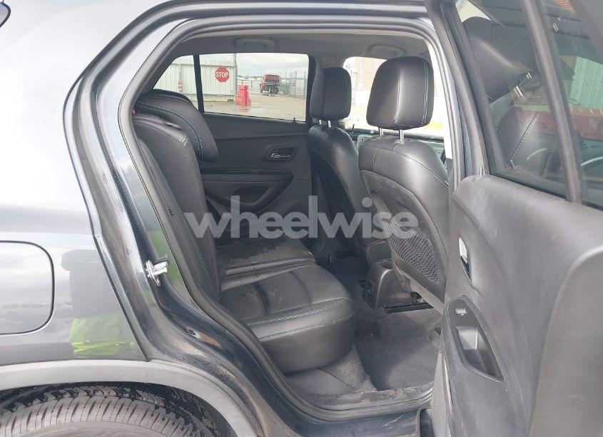Photo 8 of 2016 Chevrolet Trax LTZ (VIN 3GNCJMSB3GL187254)