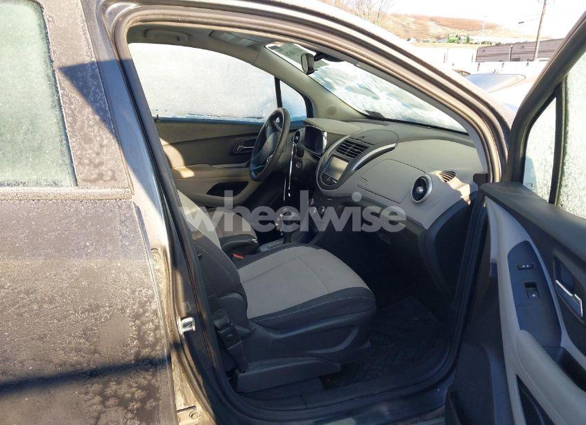 Photo 5 of 2016 Chevrolet Trax 1LS (VIN 3GNCJNSB0GL245942)