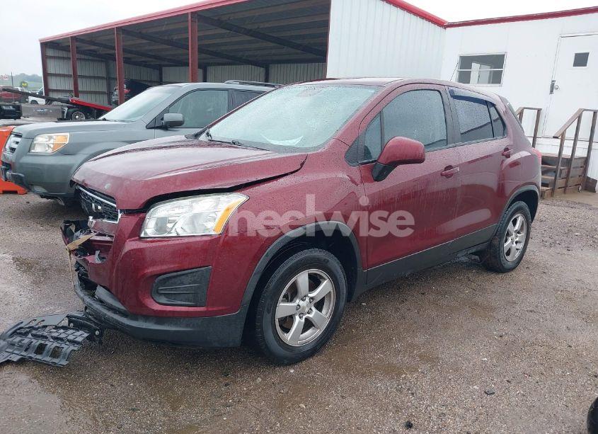 Photo 2 of 2016 Chevrolet Trax LS (VIN 3GNCJNSB0GL250512)