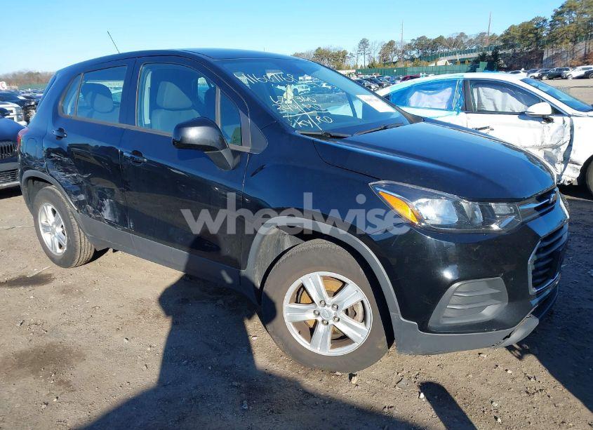 2018 Chevrolet Trax LS (VIN 3GNCJNSB0JL247861) main photo