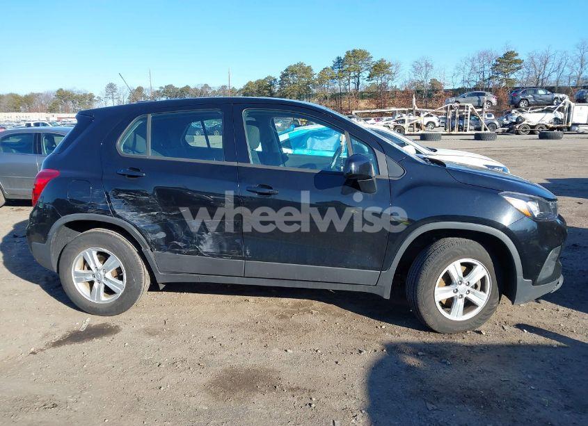 Photo 13 of 2018 Chevrolet Trax LS (VIN 3GNCJNSB0JL247861)