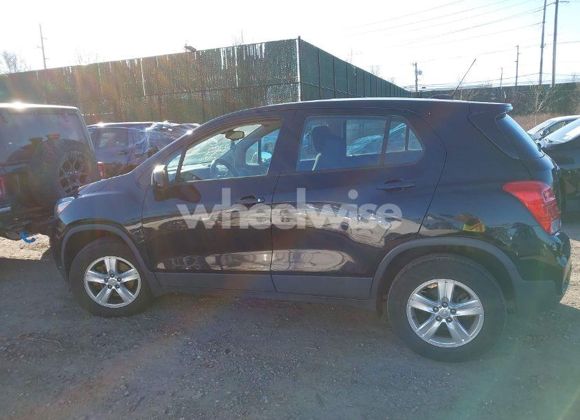 Photo 14 of 2018 Chevrolet Trax LS (VIN 3GNCJNSB0JL247861)